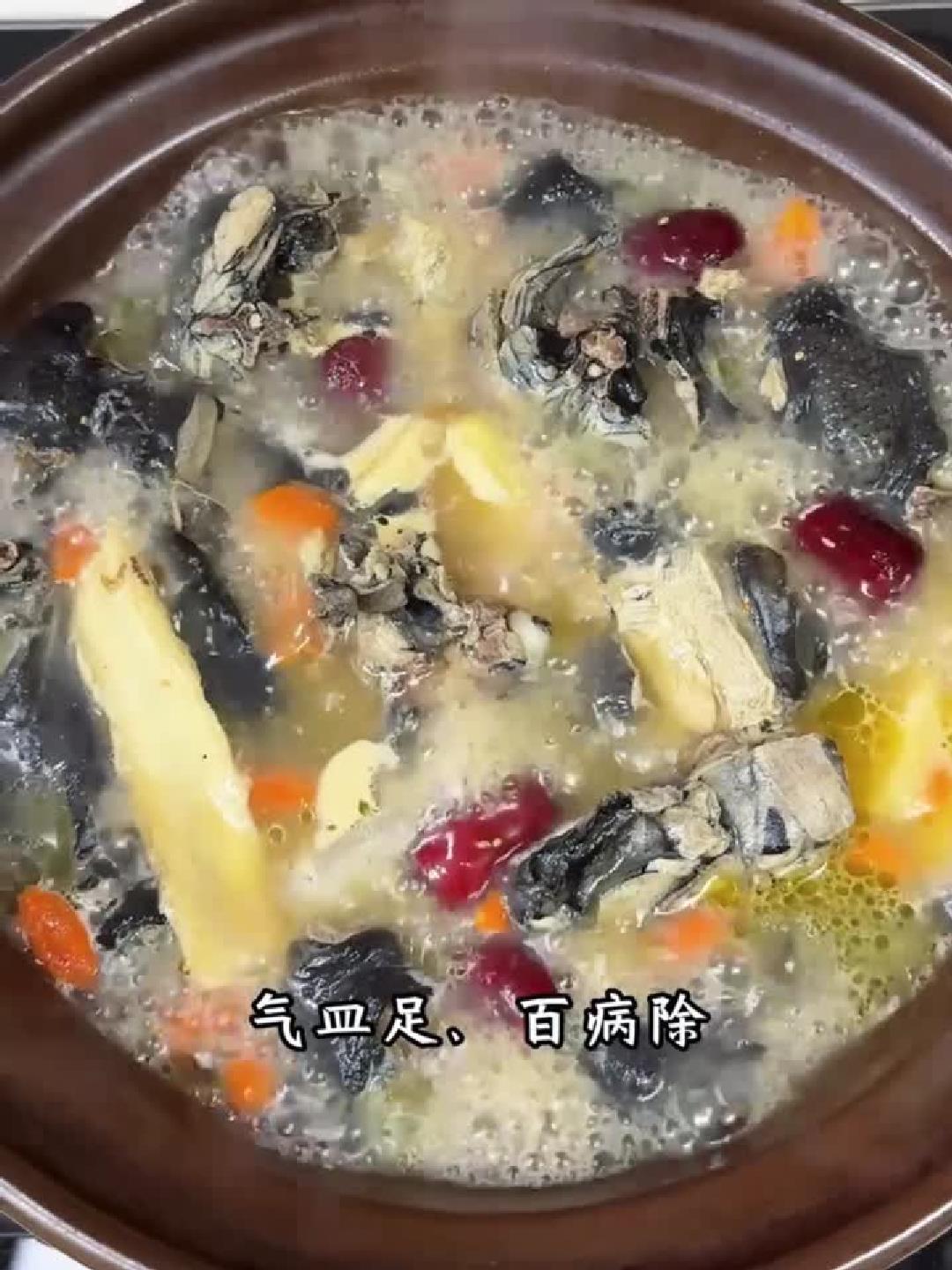 一碗乌鸡汤,胜过万千补药!养生功效大揭秘
