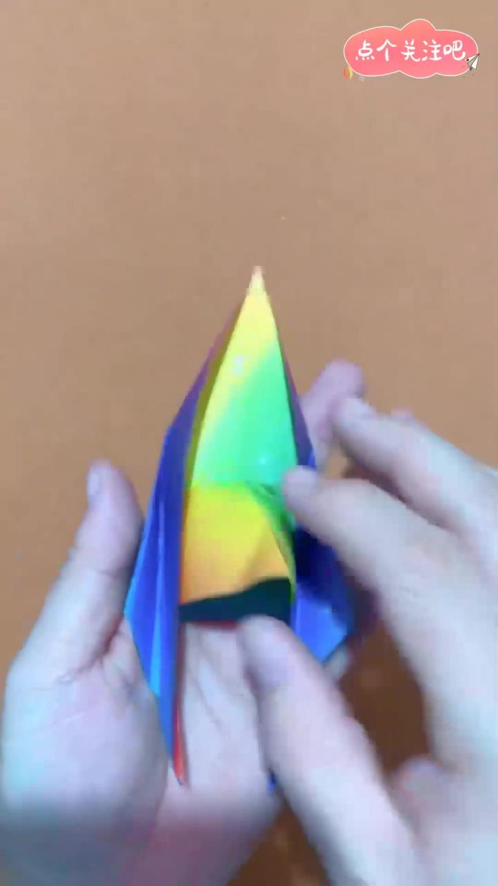 吹气就可以玩的快艇小船,用正方形纸简单折纸手工一学就会