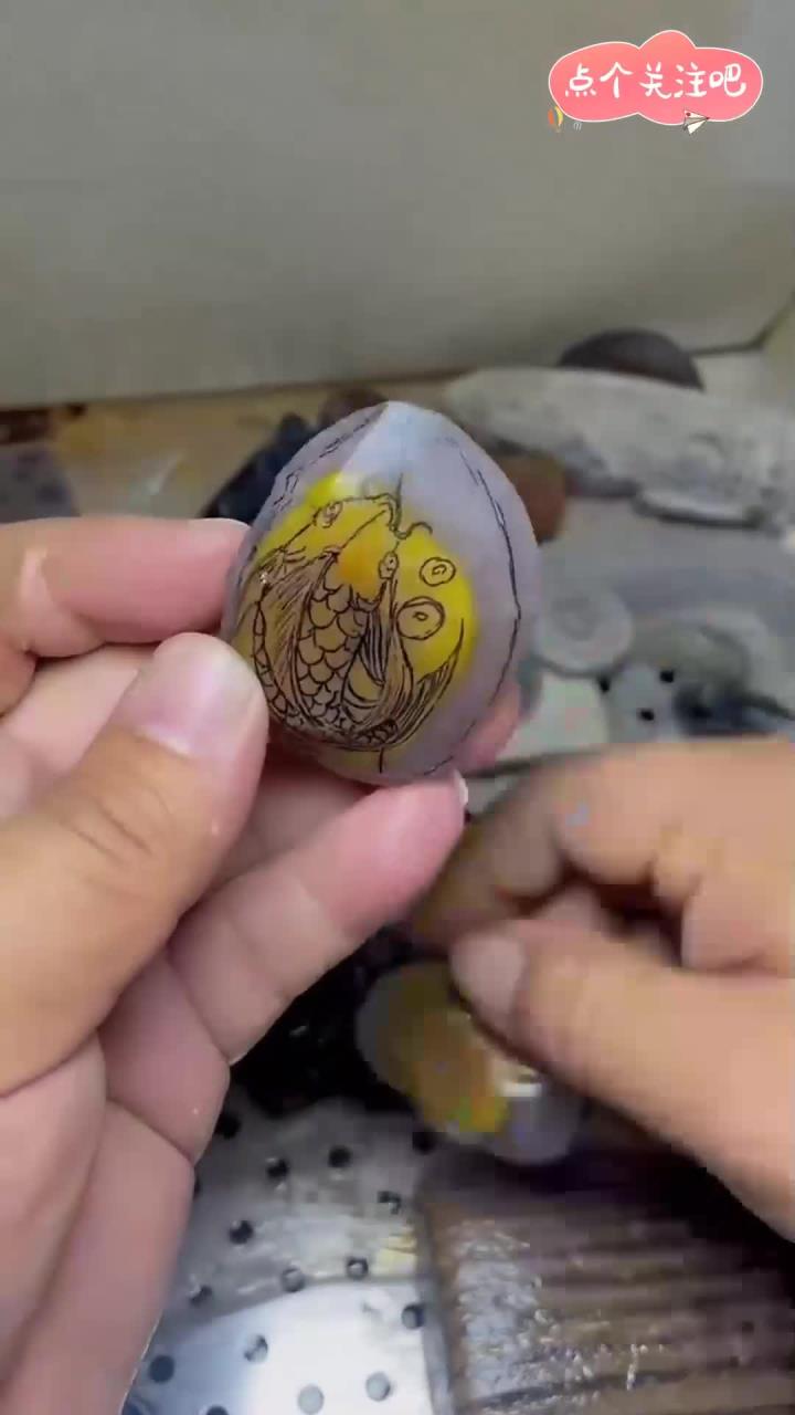 来看我的手作:鱼吊坠
