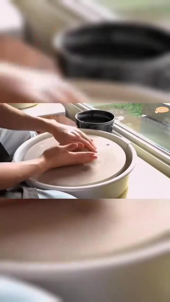 手工陶艺制作一个装盛蛋糕的盘子,前面是不是不知道我要做什么呀