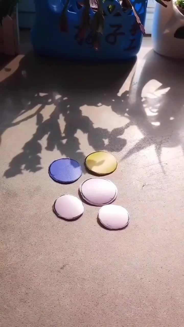 接上个视频,洗衣液瓶制做白天鹅花盆(下),装饰花的做法,简单又漂亮哦!