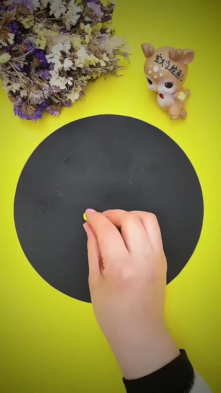 创意画:做幅粘土炮竹画给新年添彩吧……贴纸 粘贴画 绘画 创意美术 儿童画 每日一画