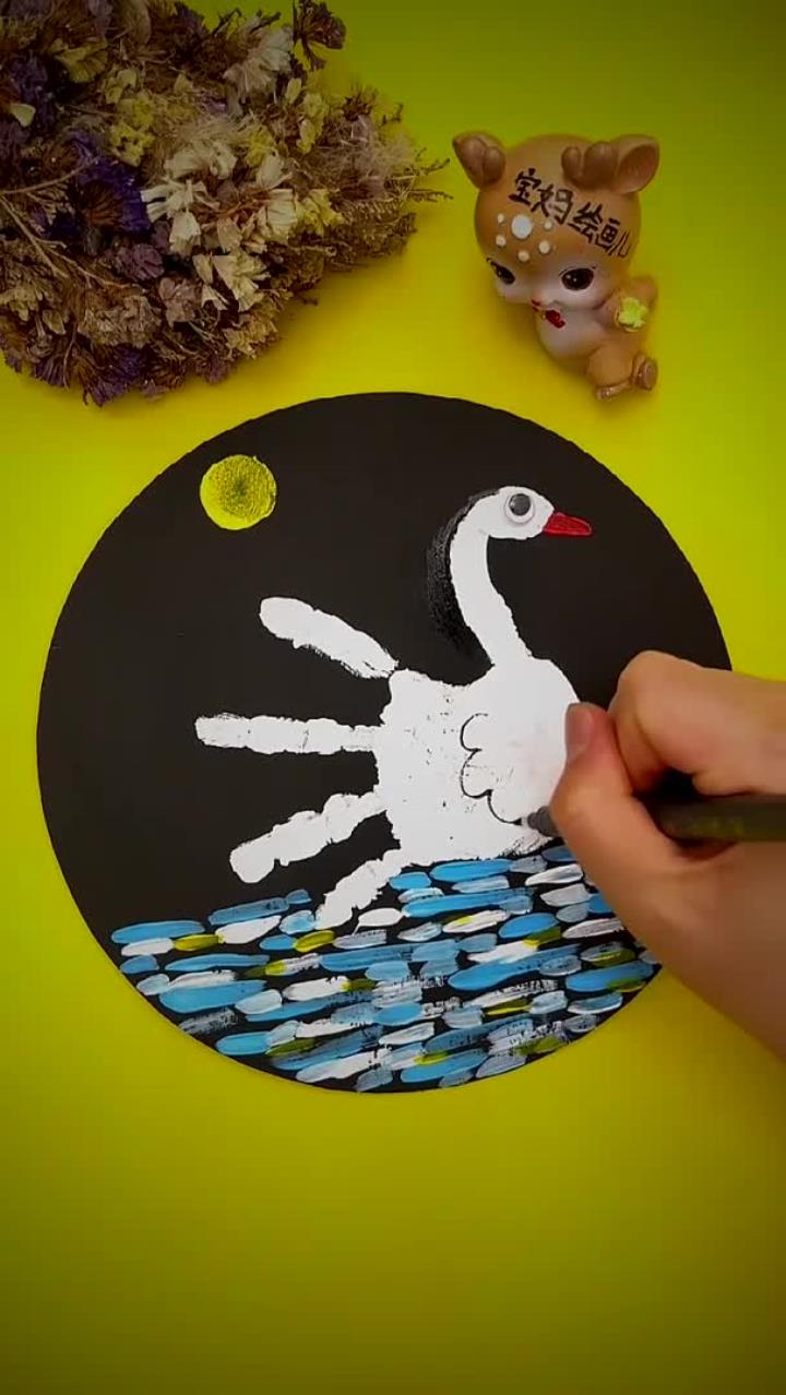 儿童画:宝宝手掌创意大白鹅……