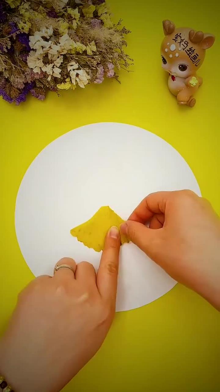树叶画:跳舞的小女孩!树叶创意画 树叶手工画 手工树叶画 树叶粘贴画 粘贴画 树叶画