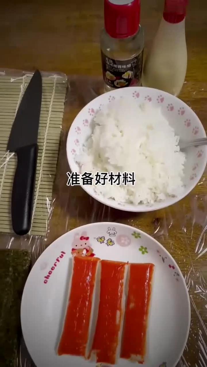 特别简单的蟹肉寿司细卷制作方法,一口一个,老少皆宜
