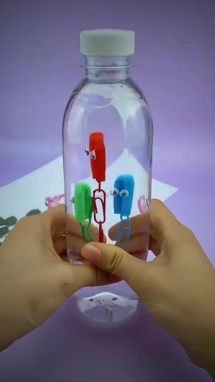 喝完饮料吸管别扔,做几只爱潜水的小章鱼国庆假和孩子玩,你知道是什么原理吗?
