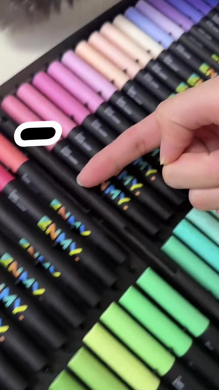 今天继续画宝子投稿的小图 三丽鸥汉堡,蟹老板,还有一个小兔叽