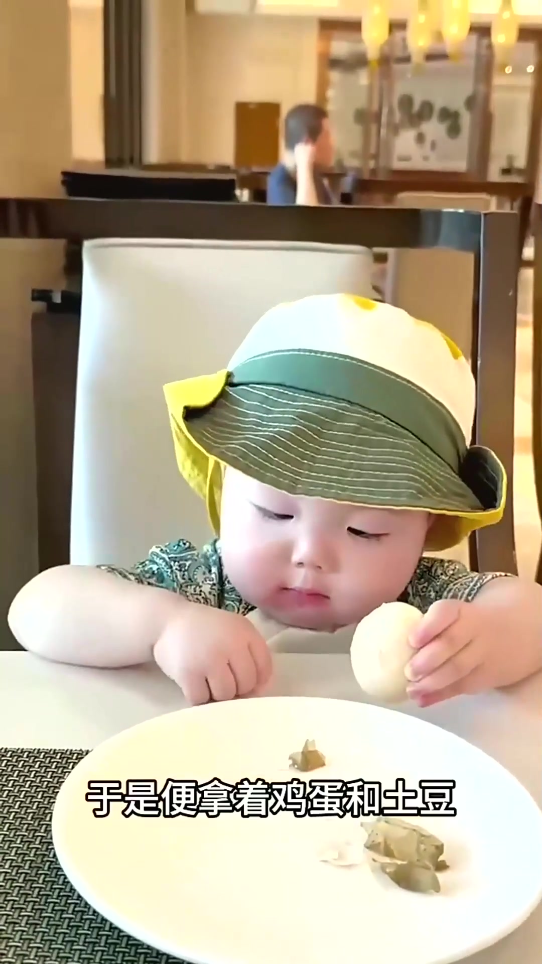  剥鸡蛋的样子 真是太可爱了