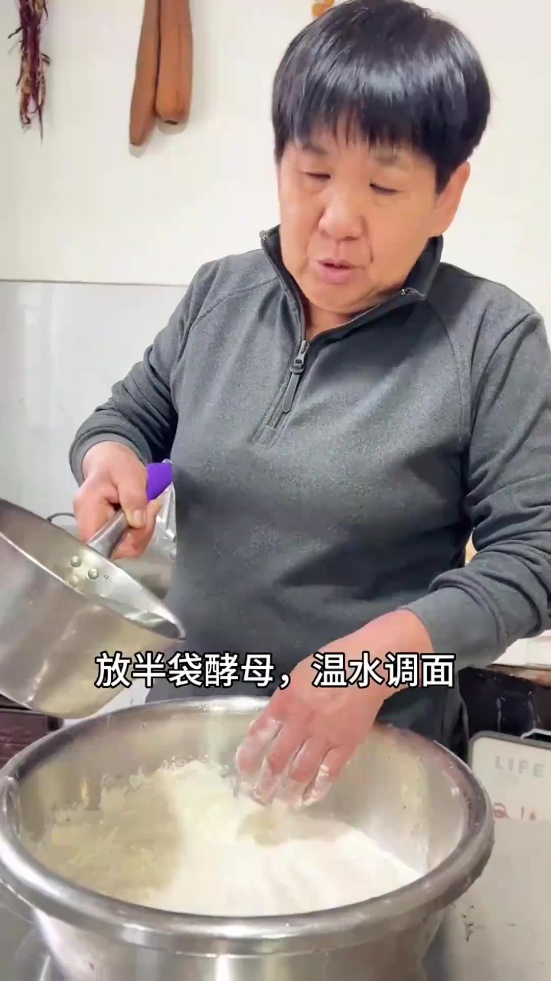想要把老黄县肉盒的皮做的又柔软又酥脆，就跟五婶儿这么做