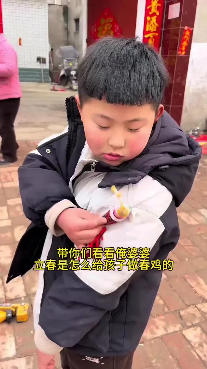 今天立春,婆婆给孩子做了两个春鸡,真是太好看了