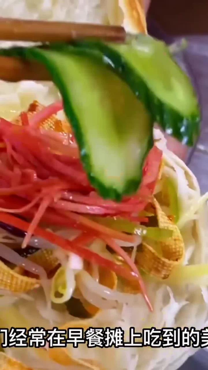 经济实惠的菜夹馍一直是早餐市场的主流产品,油酥饼菜夹馍更酥更香更美味