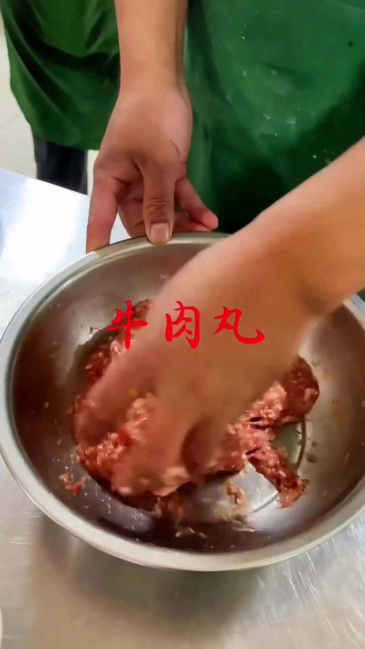 砂锅不止有麻辣跟三鲜,还有金汤,酸菜跟番茄可以学