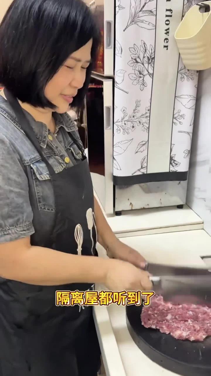 你小时候肯定吃过的大头菜蒸肉饼,广东奶奶都爱的一道菜。小时候的味道,老广的情怀