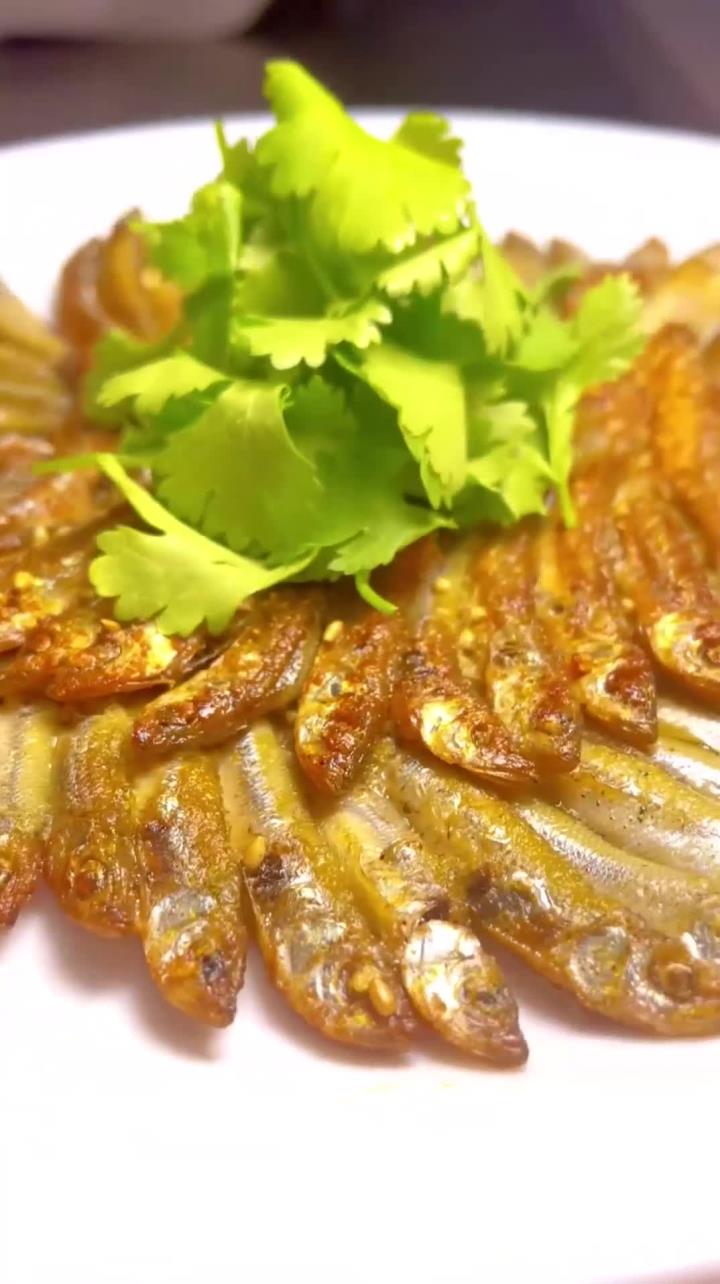 香煎黄瓜香鱼美食教程家常菜简单好吃一起去学起来吧~