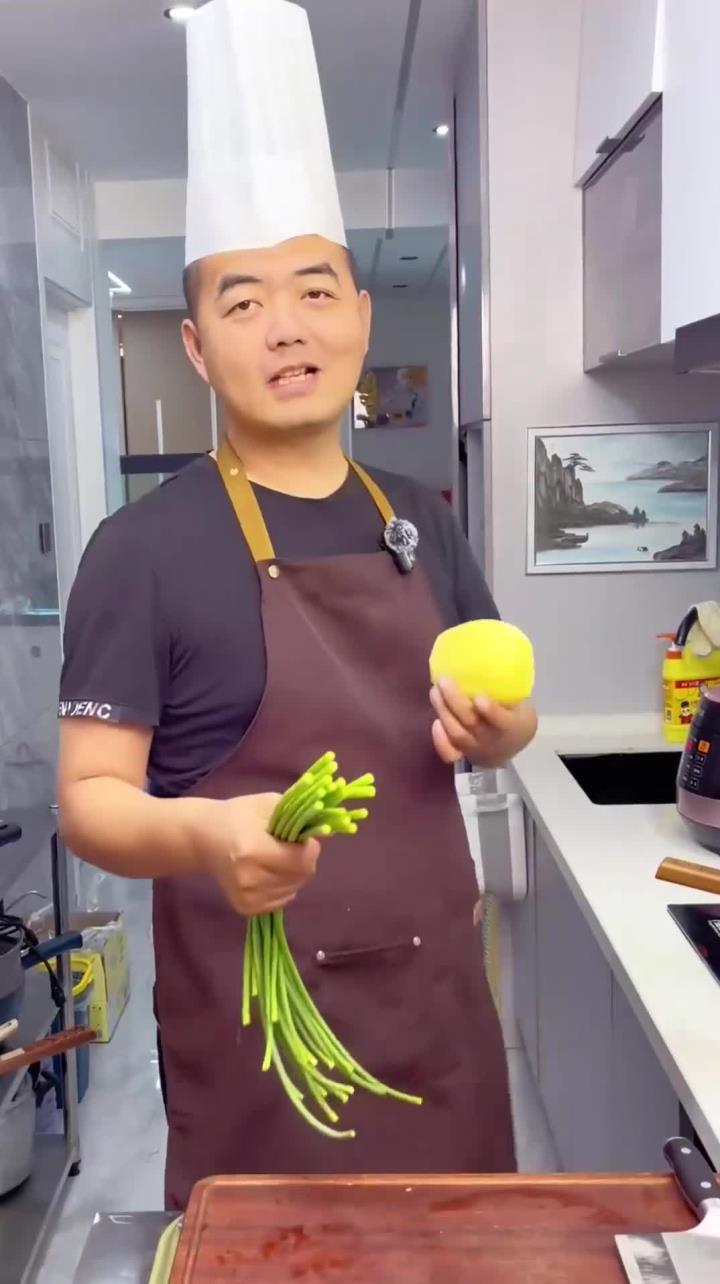 家常菜教程 蒜苔土豆烧火腿简单好吃一起去学起来吧~