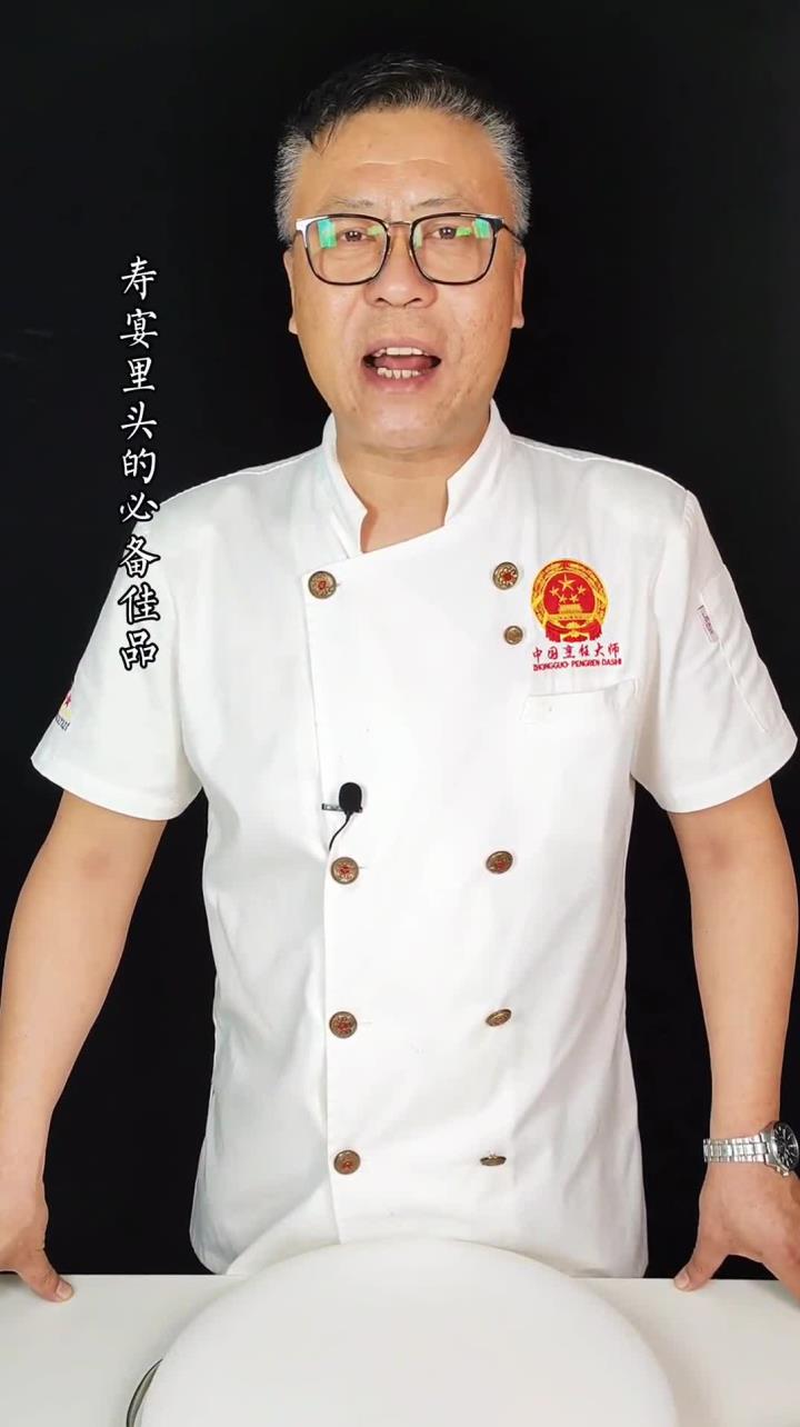 芙蓉虾仁,又称为福如东海。寿宴里的必备菜品。口感软嫩鲜味足