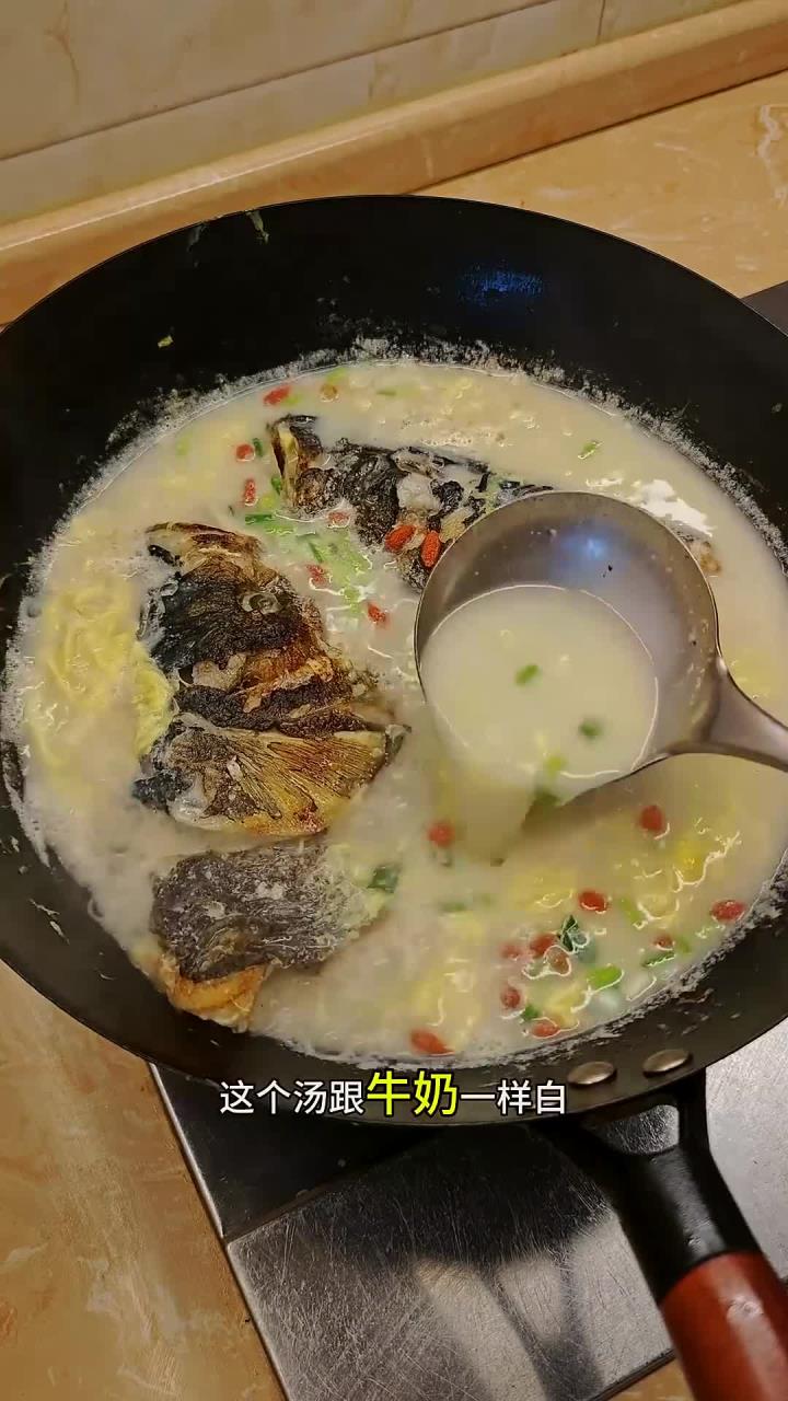 买了半只花鲢鱼头,炖了一大锅营养鲜美的鱼头汤,孩子们一人喝了两大碗!