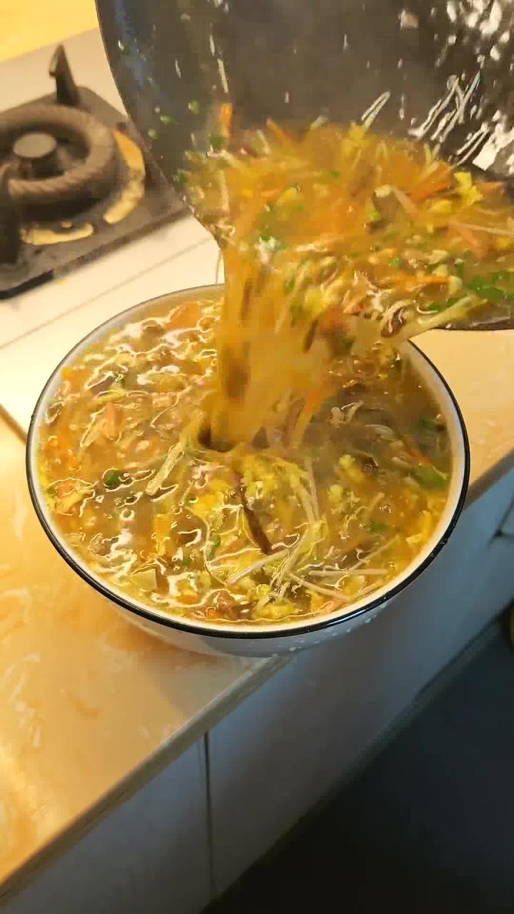 天冷了,晚餐安排一大锅胡辣汤,鲜鲜辣辣,喝完全身暖暖的!