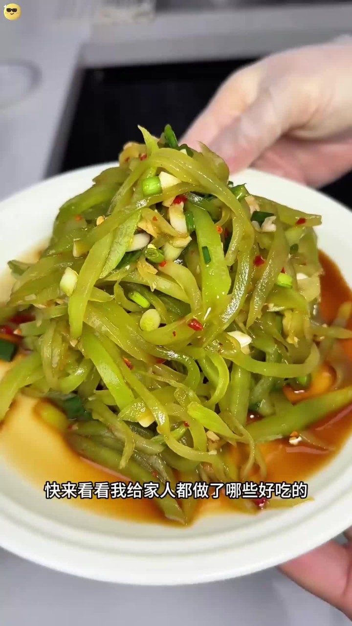 全职宝妈做饭的一天，今日菜单牛肉刀削面、乡巴佬卤蛋、凉拌莴笋丝！