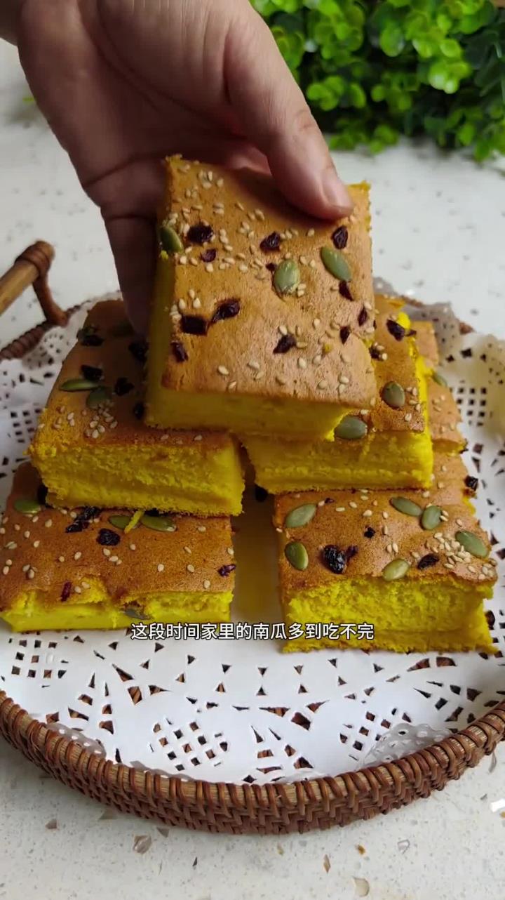 家里吃不完的南瓜把它作成这样的南瓜蛋糕,口感绵软细腻,有淡淡的南瓜香,特别好吃