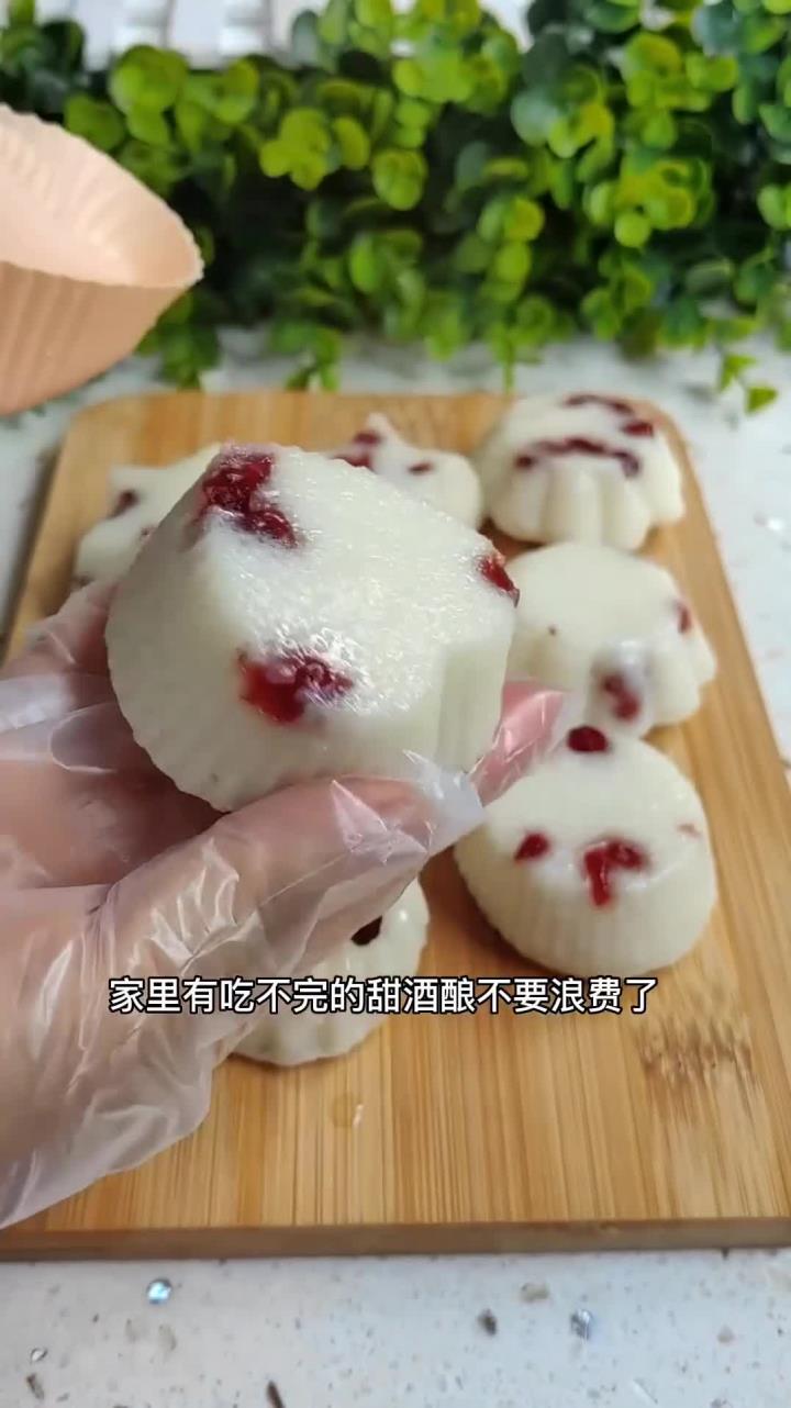 家里有吃不完的甜酒酿不要浪费了,帮它做成米发糕,松松软软,又带点嚼劲,特别好吃