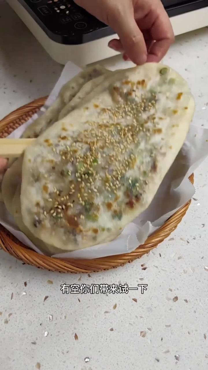 梅干菜烤饼 今天做了孩子们爱吃的梅干菜烤饼,刚出锅的时候外皮香香脆脆的,非常好吃