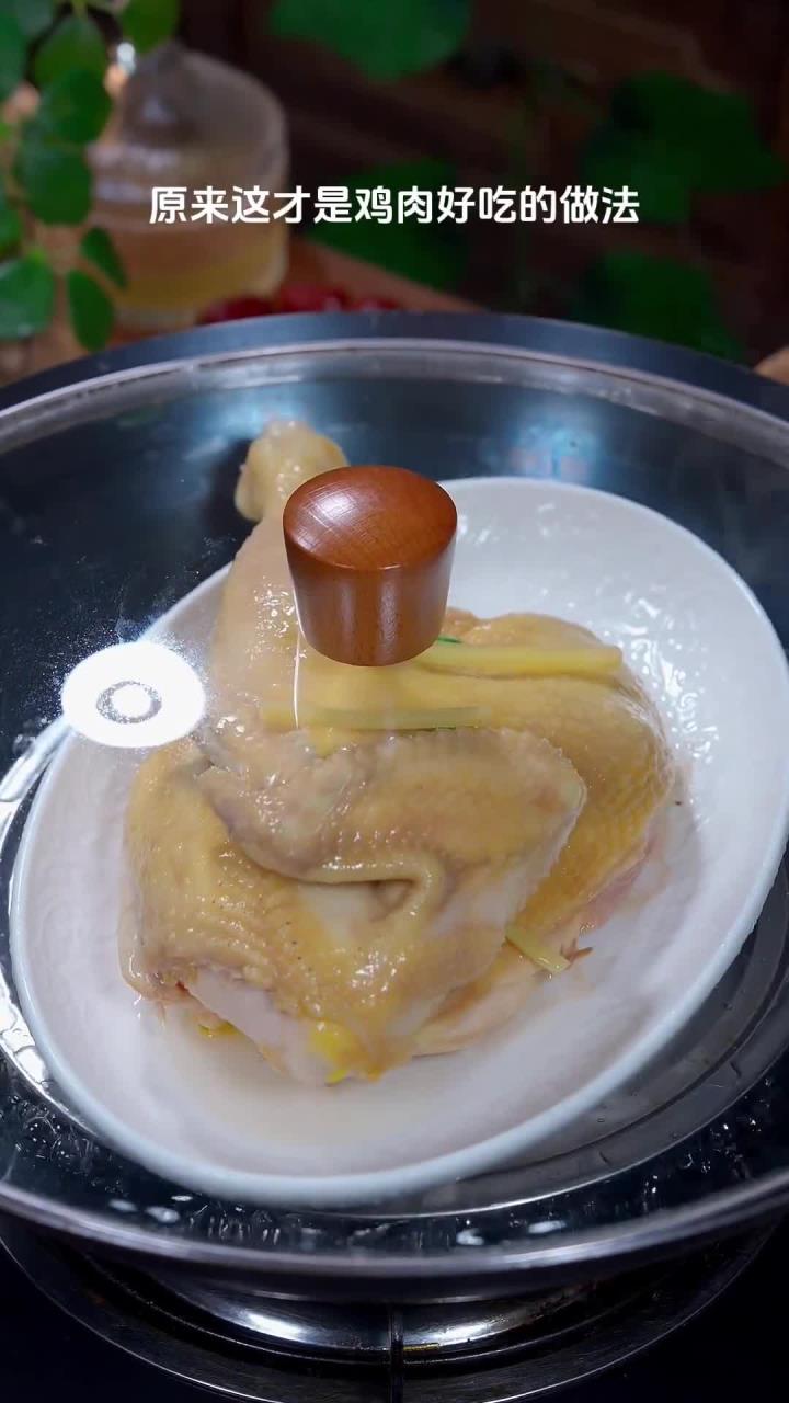 把鸡放进锅里蒸一蒸 原来这才是鸡肉好吃的做法葱油鸡 美食教程
