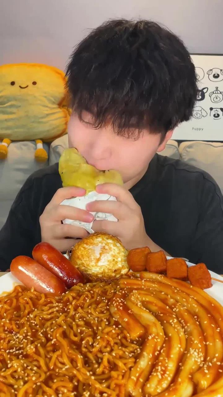 火鸡面粉耗子 煎饼果子 烤肠 鱼豆腐串 煎蛋!煎饼果子配火鸡