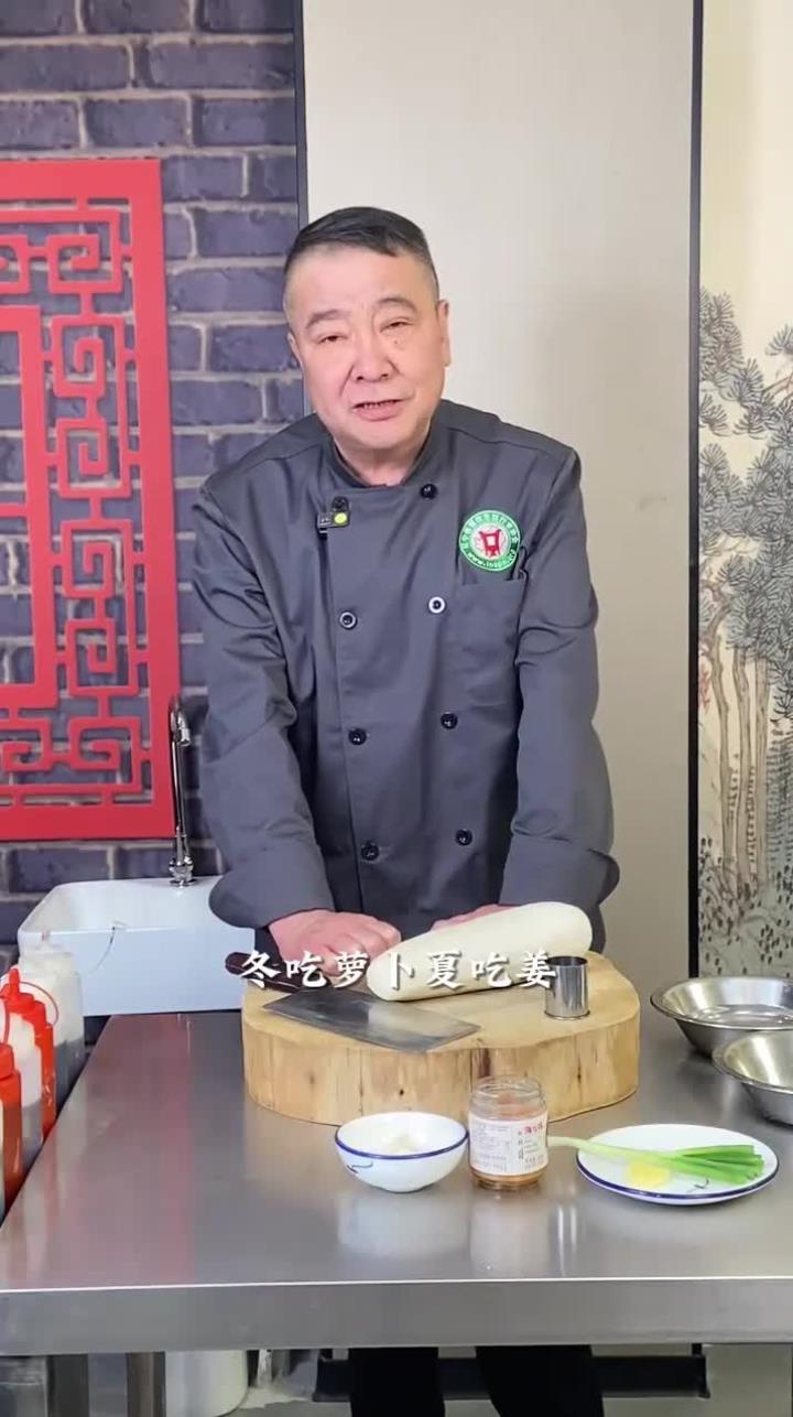 一道做法简单,软糯咸鲜的上汤海胆焗白萝卜
