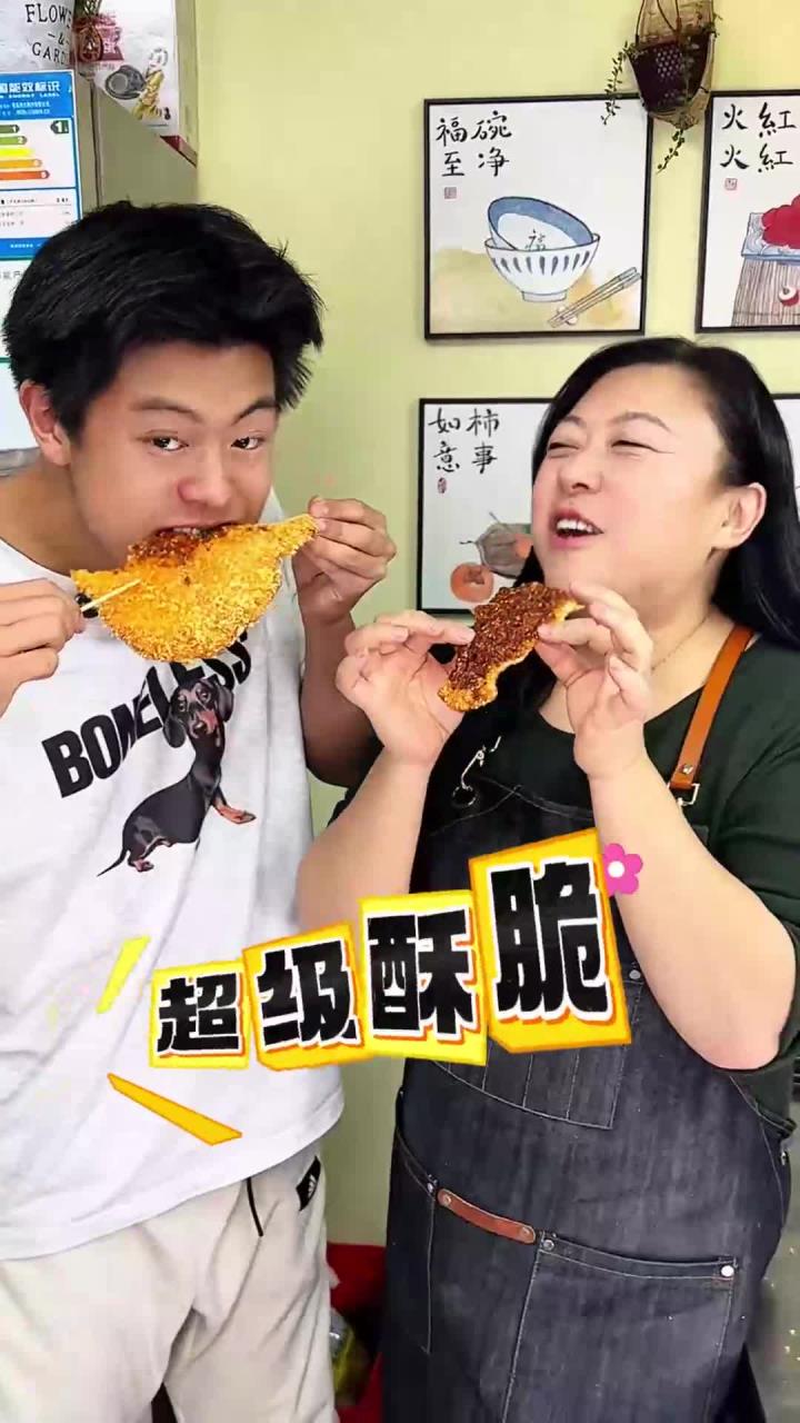 两块鸡胸肉居然做了八大块「炸鸡排」!这下可把我儿子给吃过瘾了,他说比学校门口的