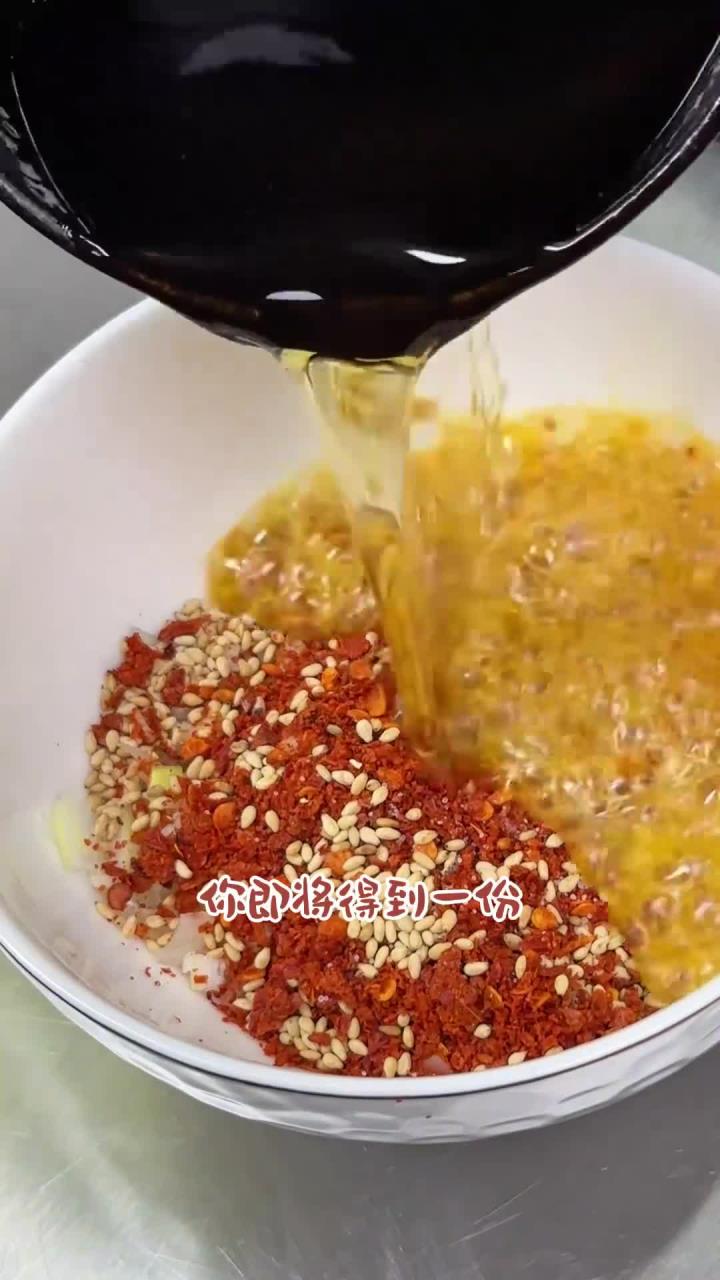 今天做一个最适合春天吃老少咸宜的减脂餐「菠菜饼」!做法简单,口感软糯清甜,沾上