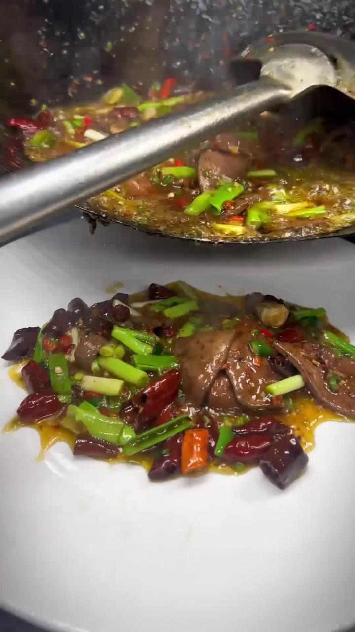 《香辣猪肝》猪肝最简单粗暴的做法,香香辣辣,下饭又下酒。都江堰美食