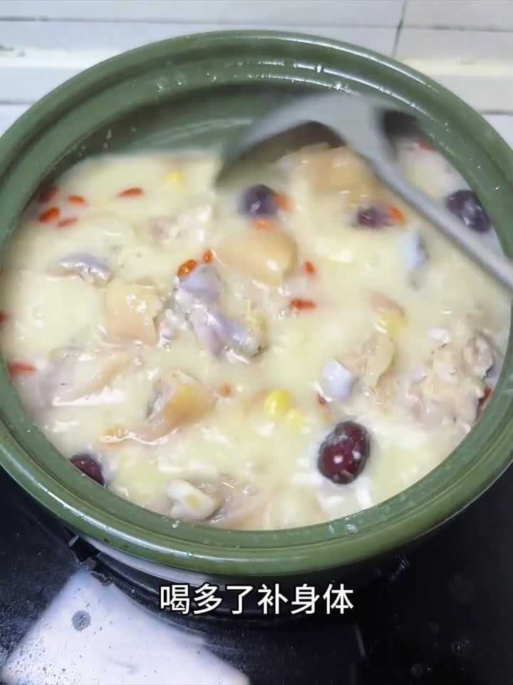 滋补养颜黄豆猪蹄汤,鲜香浓郁一碗喝不够!
