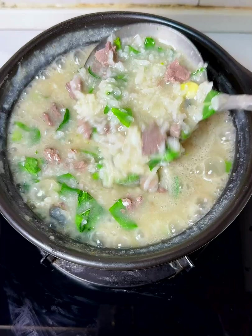 速食党必看!你绝对没试过的皮蛋牛肉粥,30分钟熬出夜市同款暖