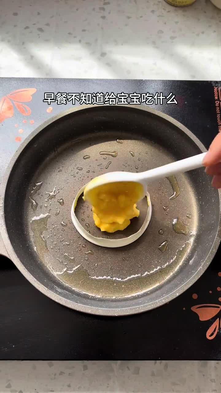 真没想到苹果和玉米搭配,做成的小饼这么好吃,软糯香甜,做法也很简单,快给娃安排起