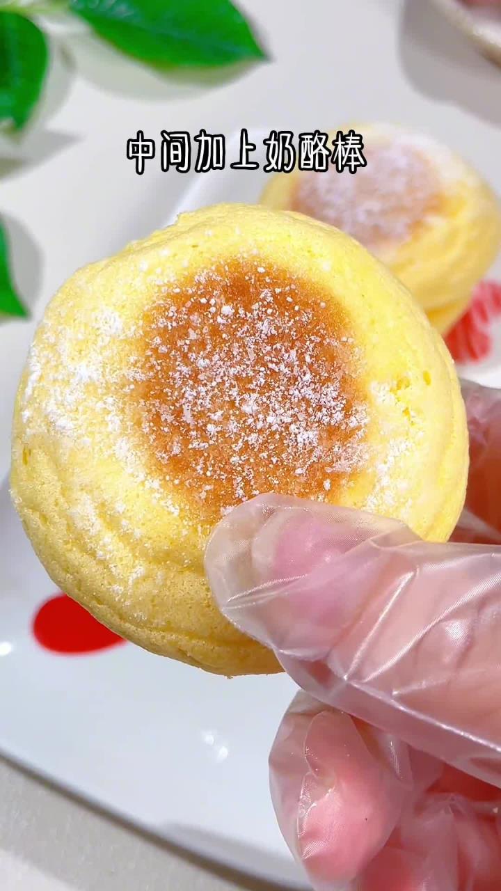 只要两个鸡蛋就能做松软香甜的舒芙蕾，孩子很爱吃