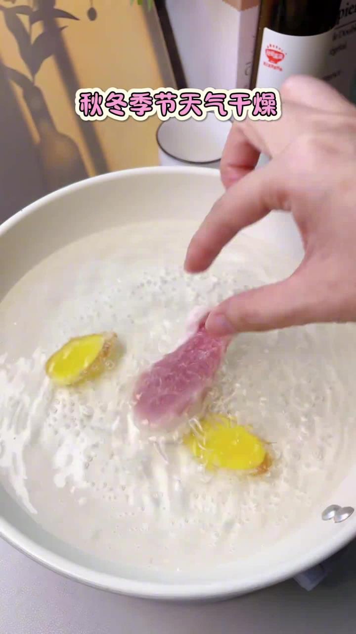 10月龄辅食｜秋冬季节天气干燥，可以做这个粥（青菜瘦肉粥）给宝宝吃，清淡爽口又不失