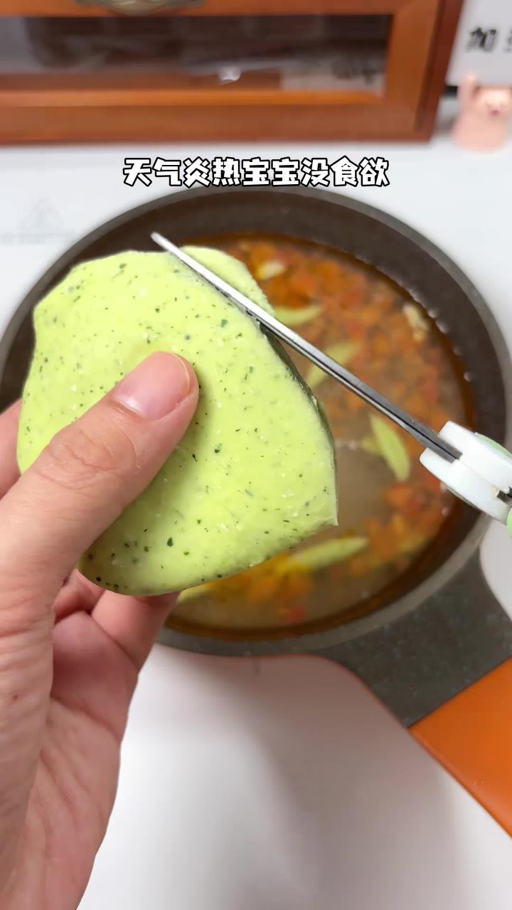不需要上手和面揉面，新手也能一次成功的小鱼面，酸甜开胃，超适合夏天胃口差的宝宝～