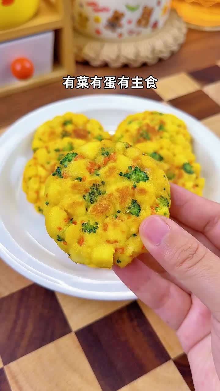 馒头别再给宝宝啃着吃了,做成这样的早餐饼,又香又软,小朋友可喜欢吃了