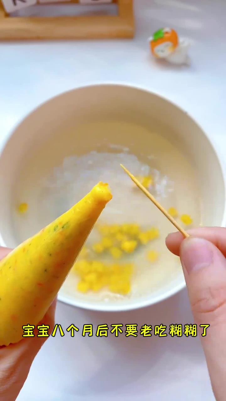 宝宝八个月零就要锻炼咀嚼能力了,这个土豆蔬菜丸子安排上,软软糯糯的,做法简单又营