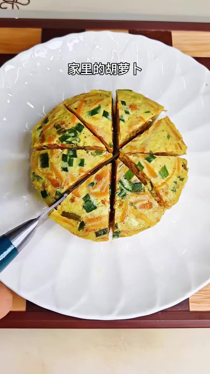 家里的胡萝卜换个吃法,做成这样的蒸蛋糕,软嫩鲜香,大人孩子都爱吃