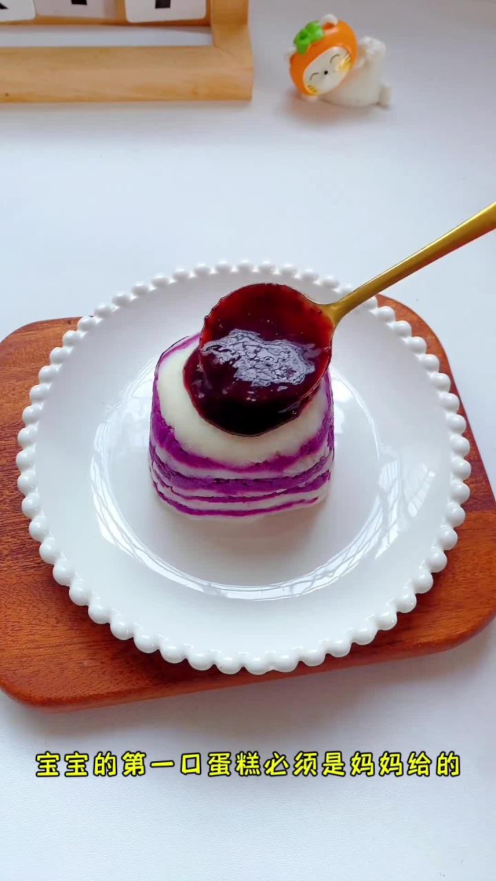 宝宝的第一口蛋糕当然是妈妈给的，自制周岁生日蛋糕，健康美味做法简单