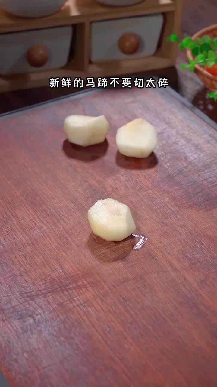 勤快的妈妈经常做这个玉米蒸肉饼，鲜甜嫩滑，营养又美味，小孩子超爱吃