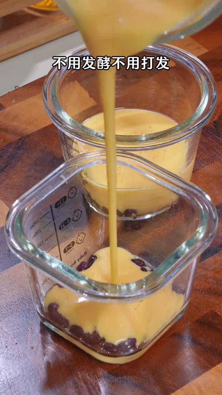 12m+酸奶蜜豆糕，不用打发不用发酵，搅一搅蒸一蒸就能完成的小蛋糕，酸甜黏腻的口感