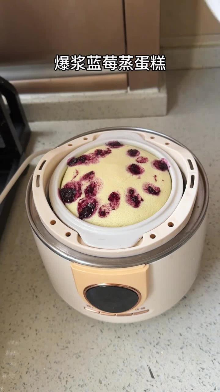 10个月的宝宝就能吃的.爆浆蓝莓蒸蛋糕