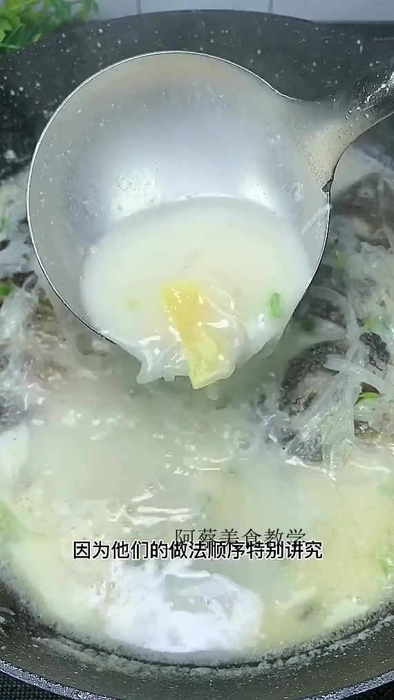 饭店汤白味鲜的鲫鱼汤做法顺序要记好 学到就是赚到!