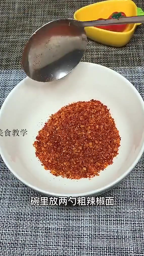 你拌的凉菜为什么没酒店的香 缺的就是这个飘香四溢辣椒酱