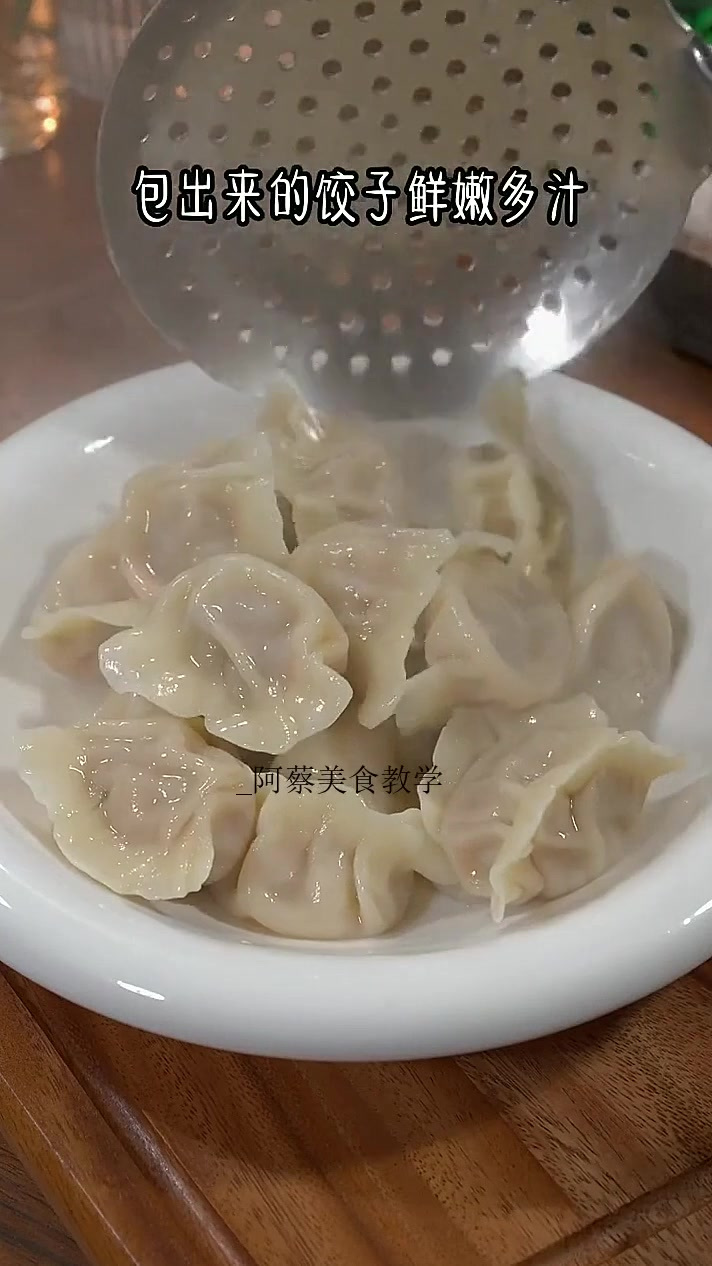 白菜猪肉馅饺子、馅料这样调 做出来鲜嫩多汁 白菜还不出水!