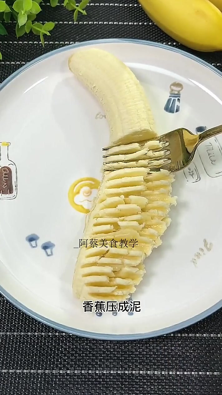 放假了、一定要做各种好吃的给孩子酥酥脆脆的香蕉派做法简单大人