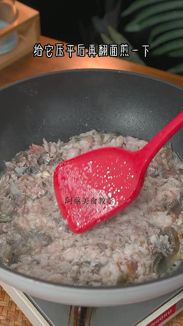鲫鱼汤跟着我这样炖 汤鲜味美 营养丰富,还不用担心卡到鱼刺!